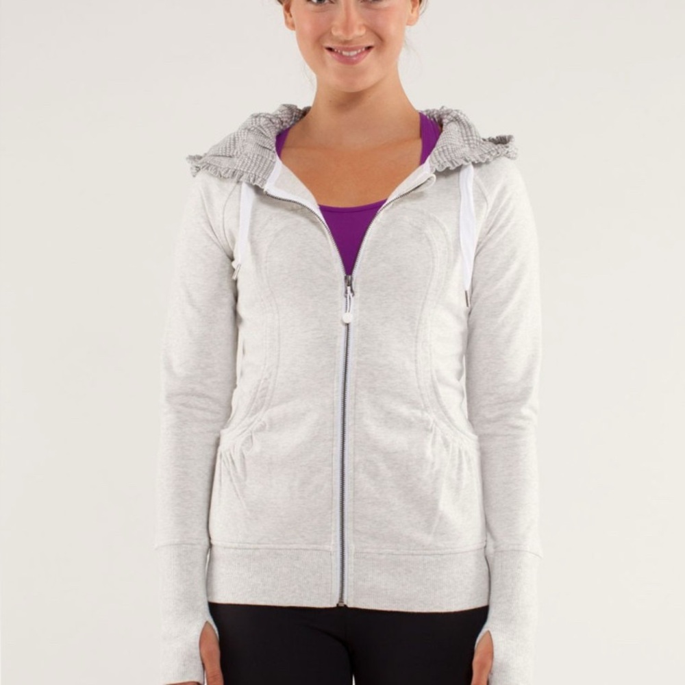 Lululemon Back To Class Jacket
Heathered White/Glen Check Polar Cream Silver